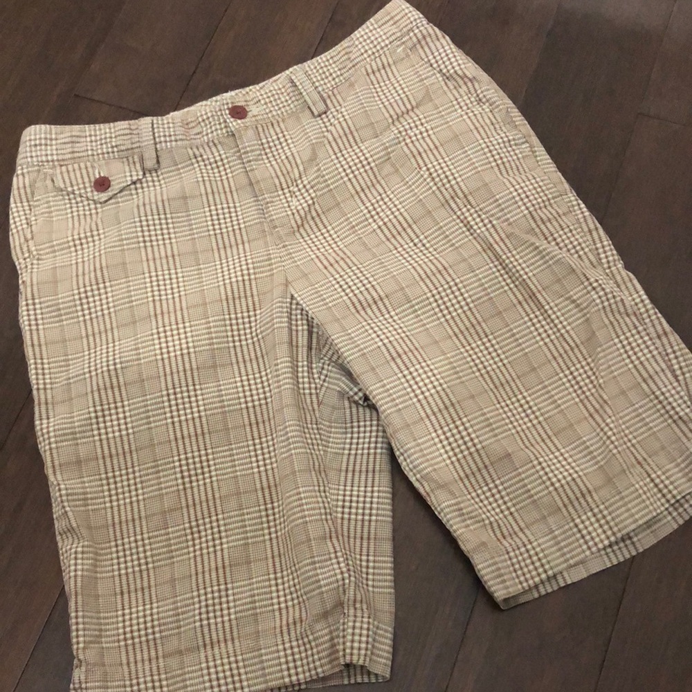 EDDIE Bauer ladies plaid Mercer Fit shorts. EUC!